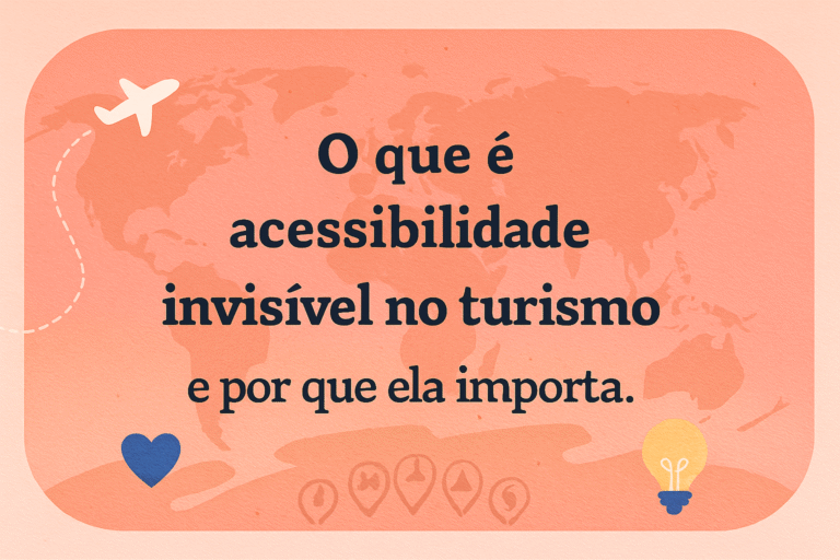 Banner horizontal em tons de laranja e coral, com mapa-múndi de fundo em estilo aquarela. No canto superior esquerdo, um avião branco com rastro pontilhado; no canto inferior esquerdo, um coração azul; e no canto inferior direito, uma lâmpada amarela. Ao centro, em letras grandes azul-marinho, o texto: “O que é acessibilidade invisível no turismo e por que ela importa
